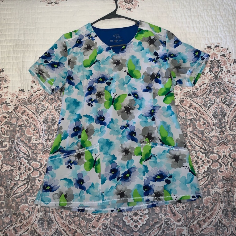 Cherokee Infinity Scrub Top